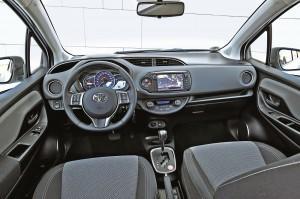 toyota yaris hybrid cockpit test