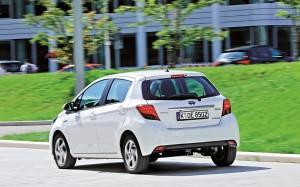 toyota yaris hybrid hinten test