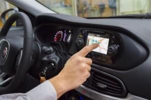 fiat_tipo_4_turer_2016_innen_navi_cockpit