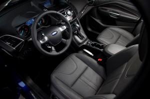 Ford_Kuga_Titanium_2016_innen_cockpit