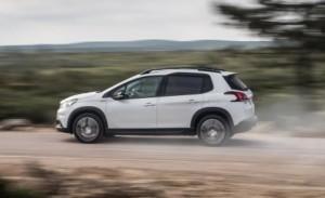 peugeot_2008_2016_ausen_seite_dynamisch