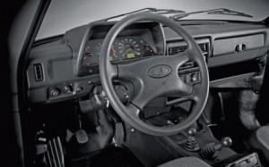 lada_4x4_taiga_2016_innen_cockpit_lenkrad