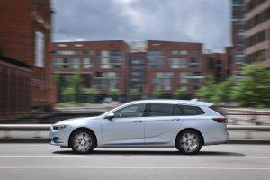 Opel-Insignia-Sports-Tourer-2017-asuen-seite-dynamisch