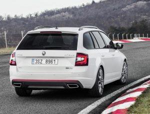 skoda-octavia-rs-combi-2017-ausen-hinten