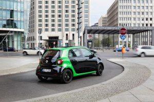 smart-forfour-electric-2017-ausen-hinten-dynamisch