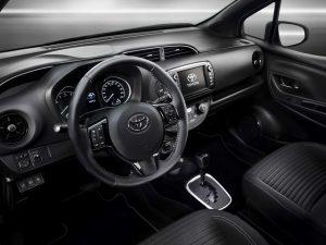 toyota-yaris-2017-innen-cockpit