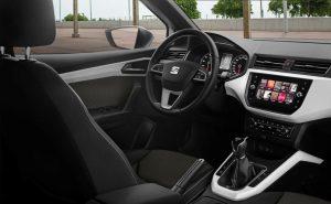 seat-arona-2017-innen-cockpit (3)
