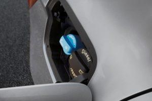 seat-ibiza-2018-diesel-adblue-tanken