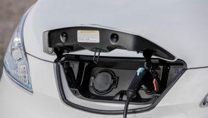 nissan-leaf-2018-laden-stecker