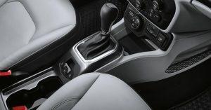 jeep-renegade-2018-innen-cockpit-schaltung