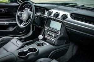 ford-mustang-bullit-sondermodell-2018-innen-cockpit