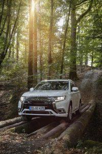 mitsubishi-outlander-pluginhybrid-aussen