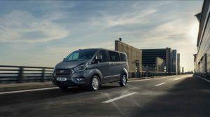 ford-tourneo-custom-2019-aussen-fahrt