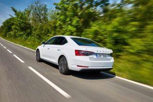 skoda-superb-limousine-aussen-hinten