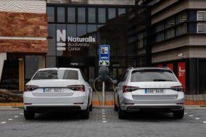 skoda-superb-combi-iv-und-superb-limousine-iv-2020-aussen-hinten