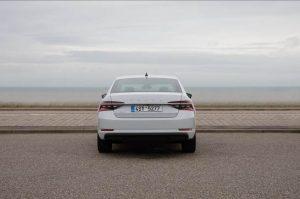 skoda-superb-limousine-iv-2020-aussen-hinten