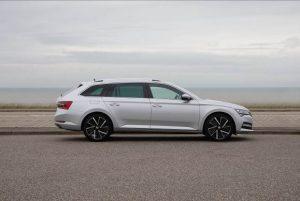 skoda-superb-combi-iv-2020-aussen-seite
