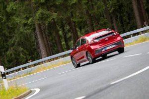 hyundai-ioniq-plug-in-hybrid-2020-aussen-hinten-dynamisch