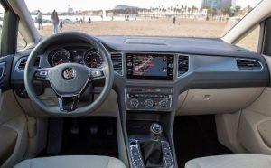 vw-golf-sportsvan-2020-innen-armaturenbrett