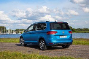 vw-touran-2020-aussen-hinten-seitlich
