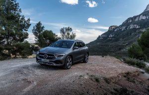 mercedes-gla-2020-aussen-front-seitlich
