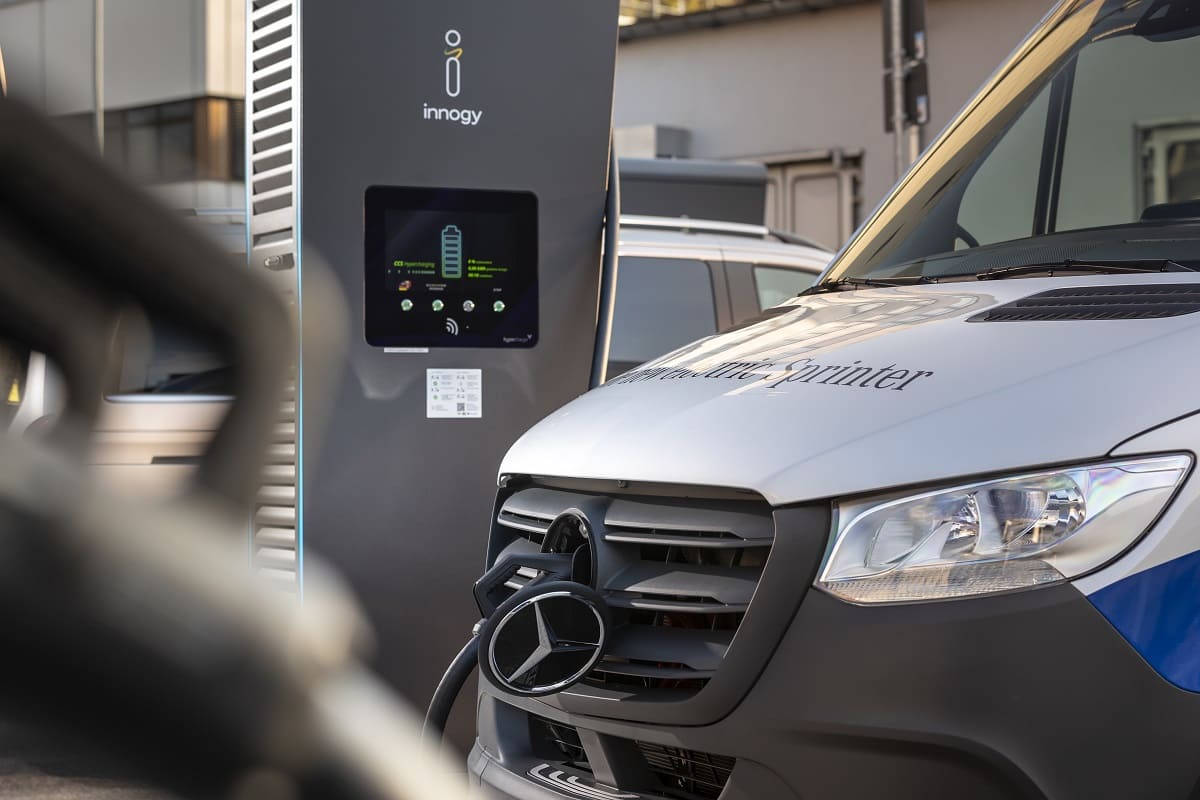 mercedes-esprinter-2021-aussen-ladevorgang