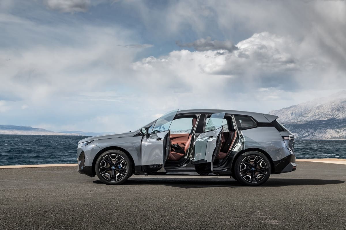 BMW iX offene Türen