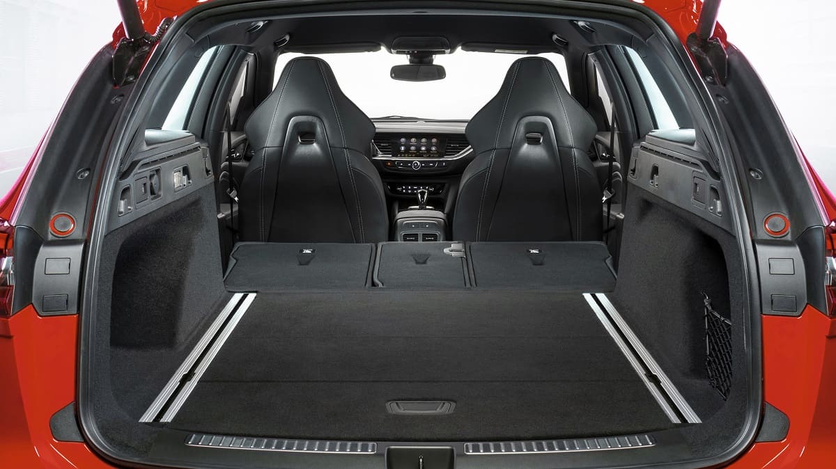 opel-insignia-sports-tourer-gsi-2021-innen-kofferraum