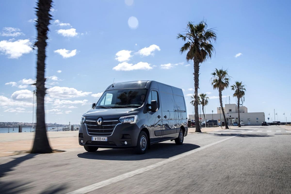 renault-master-2021-aussen
