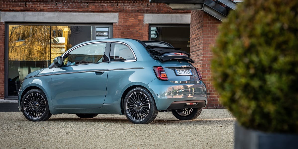 fiat-500ce-2021-aussen-hinten-offen