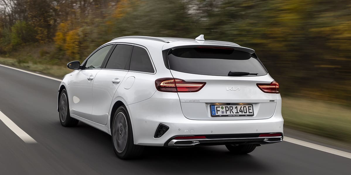 kia-ceed-sportswagon-plug-in-hybrid-2021-aussen-hinten