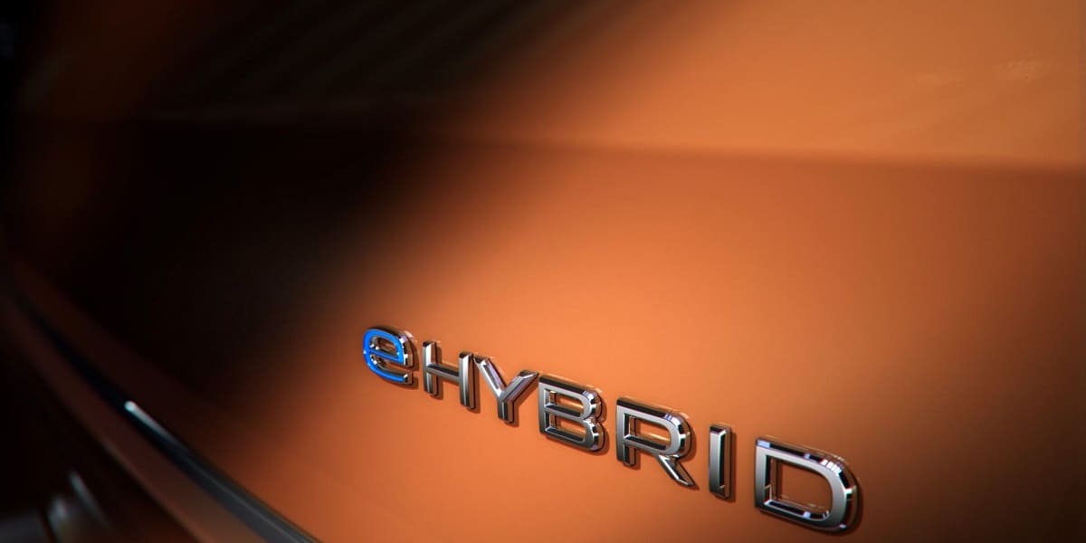 vw-multivan-ehybrid-2022-aussen-schriftzug