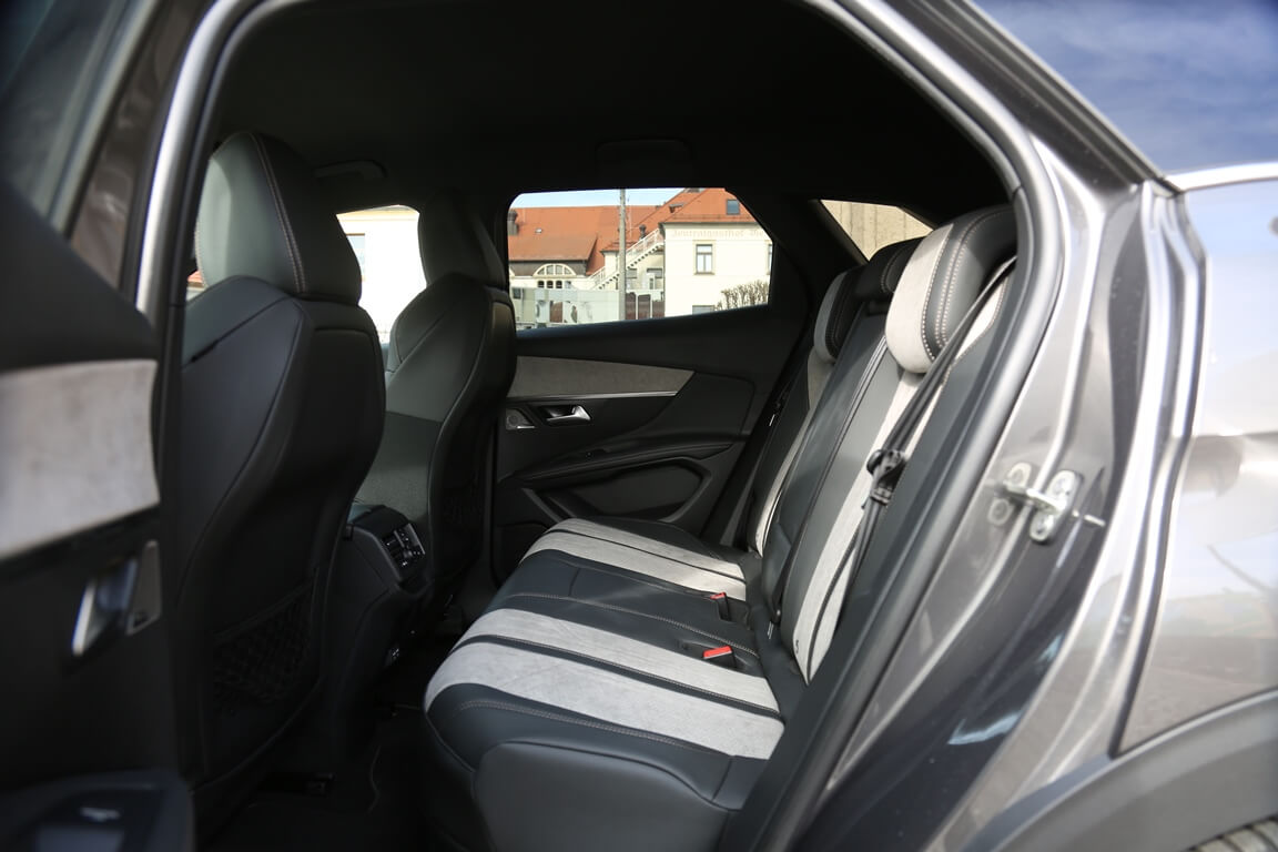 Peugeot 3008 Hybrid4 Sitze hinten