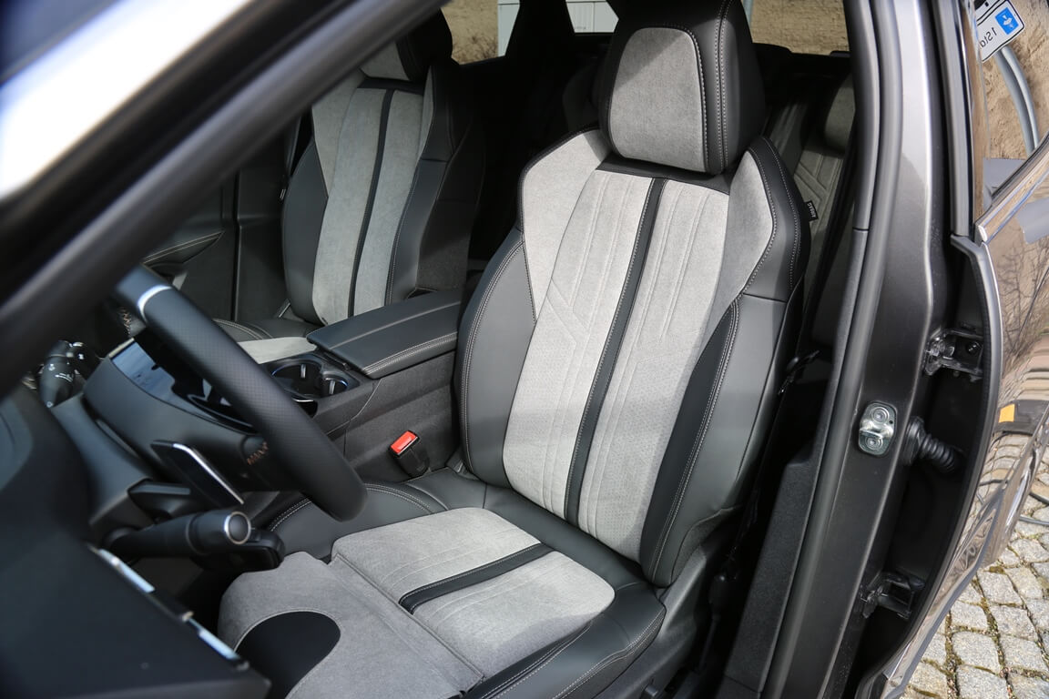 Peugeot 3008 Hybrid4 sitze vorne