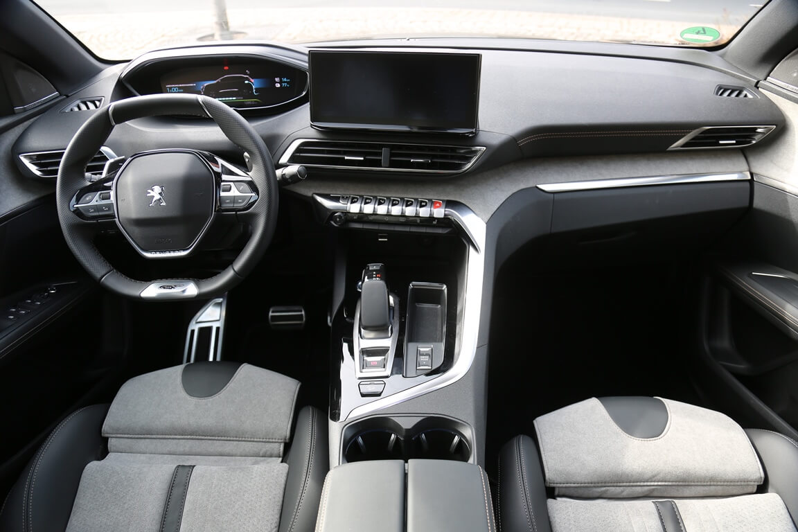 Peugeot 3008 Hybrid4 innen