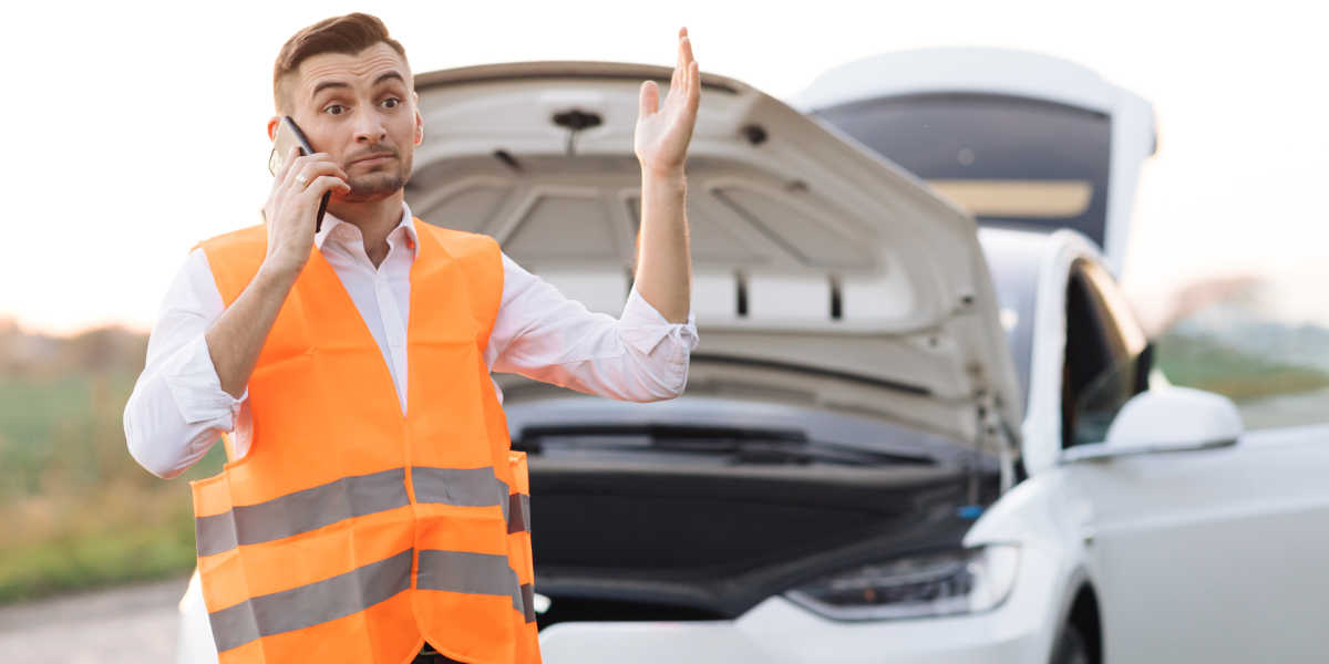 Elektroauto Panne Mann Hilfe Telefon