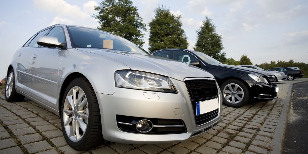 Gebrauchtwagen-Händler