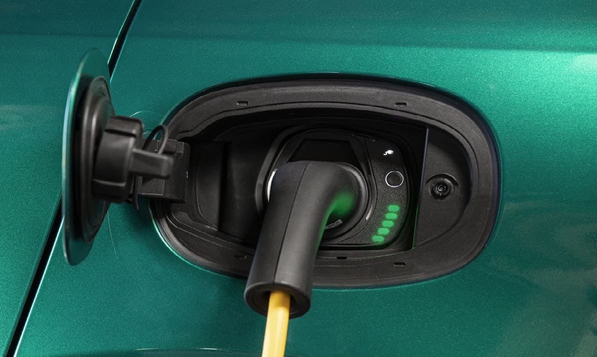 Alfa Romeo Tonale PHEV lädt