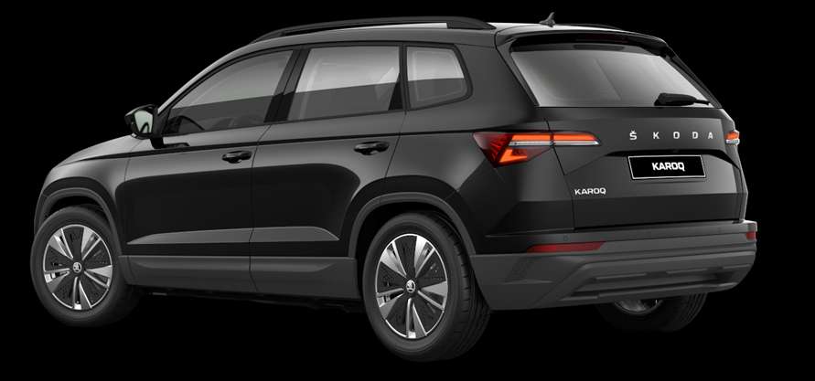 Schräge Heckansicht eines Skoda Karoq, freigestellt