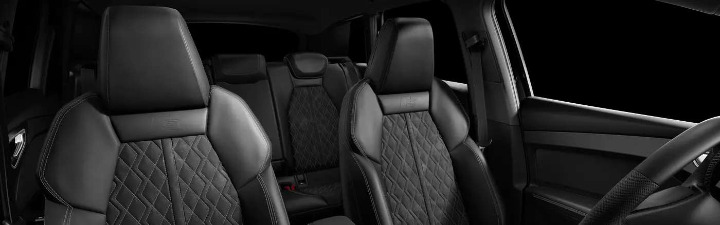 Vordersitze eines Audi Q4