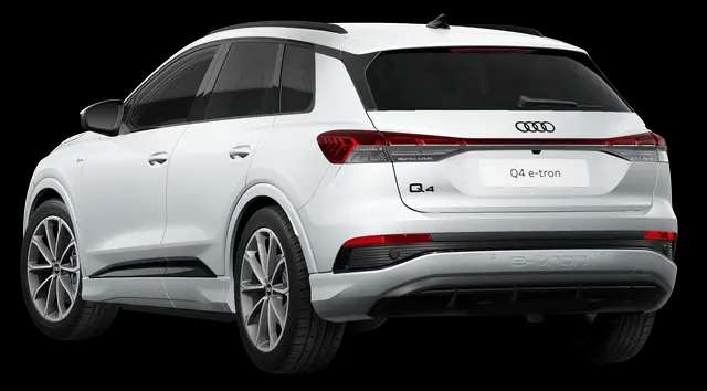 Schräge Heckansicht auf einen Audi Q4, freigestellt