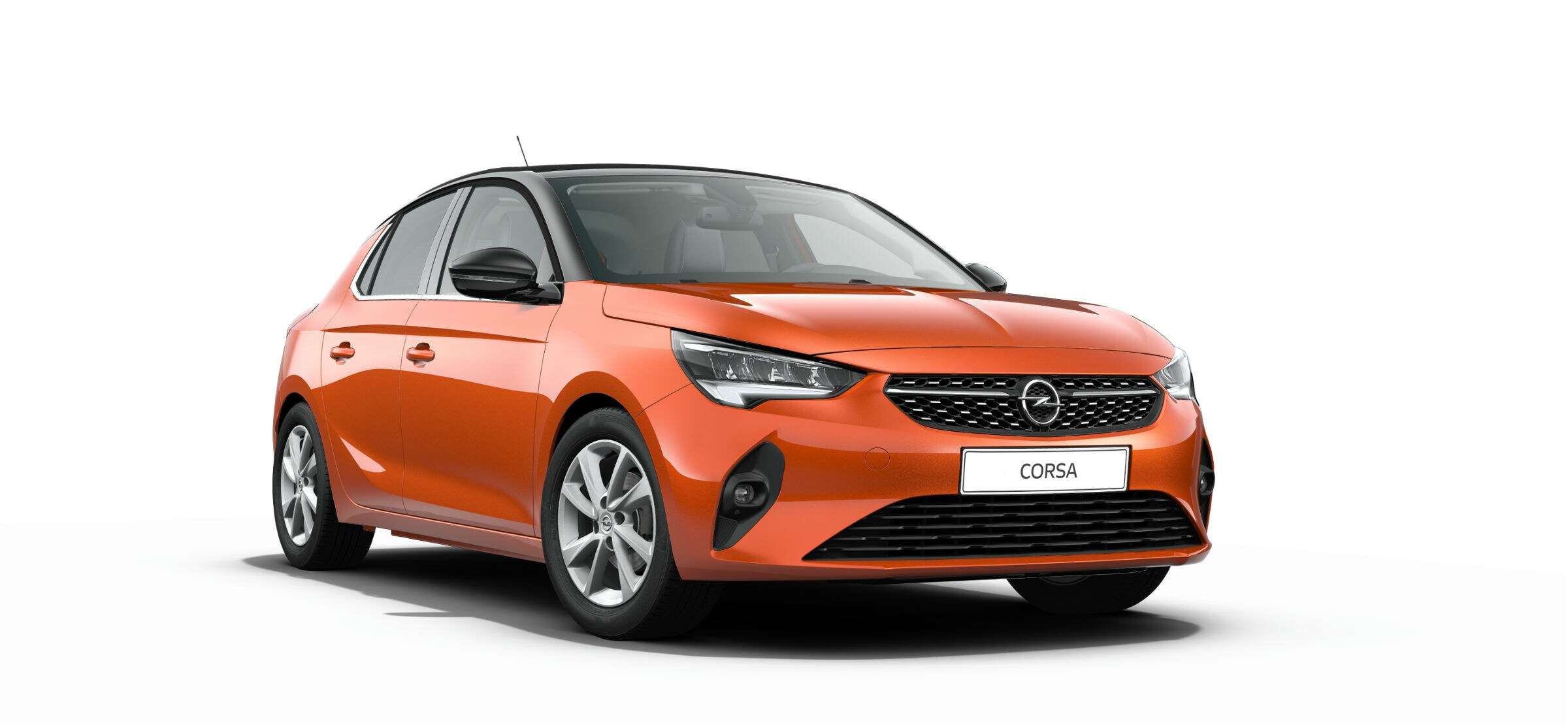 Schräge Frontansicht auf einen Opel Corsa, freigestellt