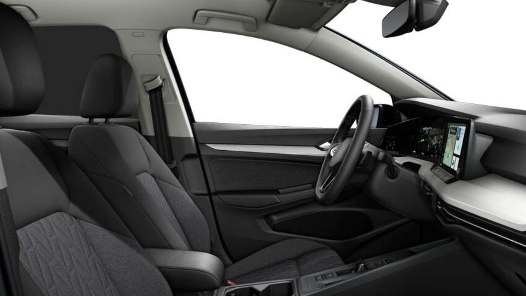 Ansicht der Frontsitze eines Volkswagen Golf