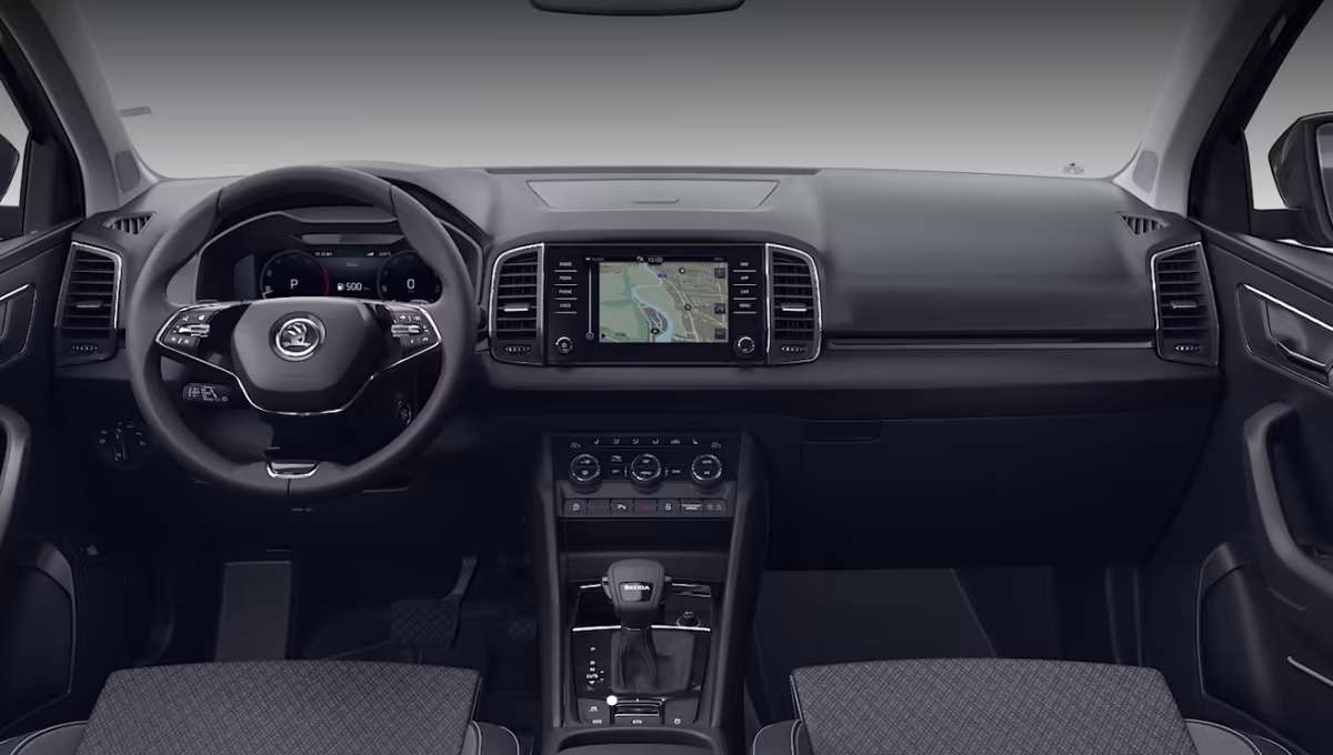 Ansicht des Armaturenbretts eines Skoda Karoq