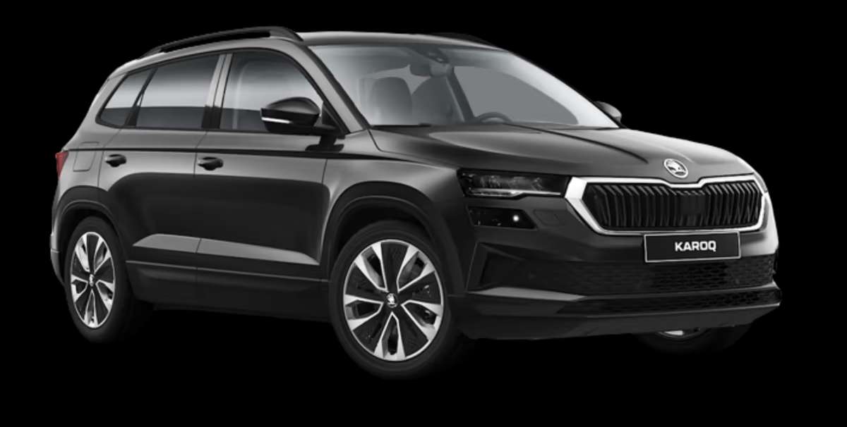 Schräge Frontansicht auf einen Skoda Karoq, freigestellt