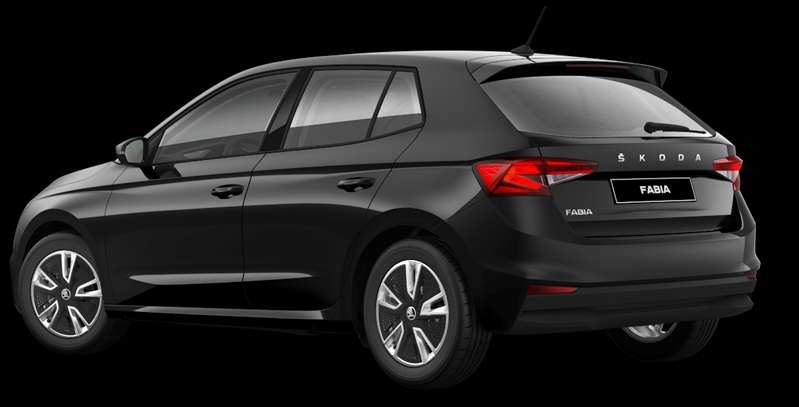 Schräge Heckansicht auf einen Skoda Fabia, freigestellt