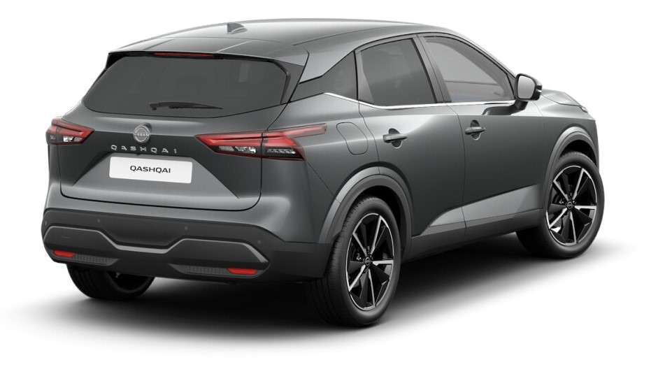 Schräge Heckansicht auf einen Nissan Qashqai, freigestellt