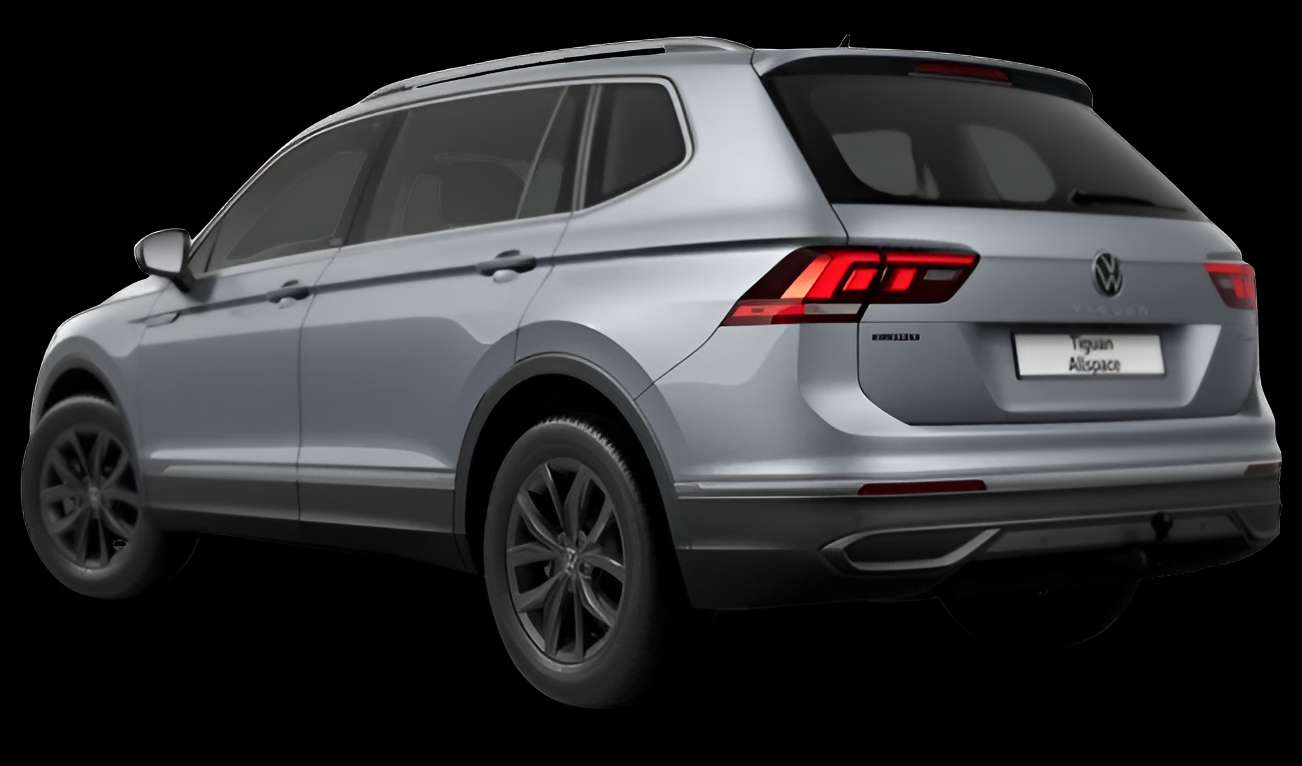 Schräge Heckansicht auf einen Volkswagen Tiguan Allspace, freigestellt