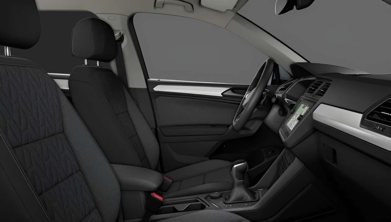 Ansicht der Frontsitze eines Volkswagen Tiguan Allspace