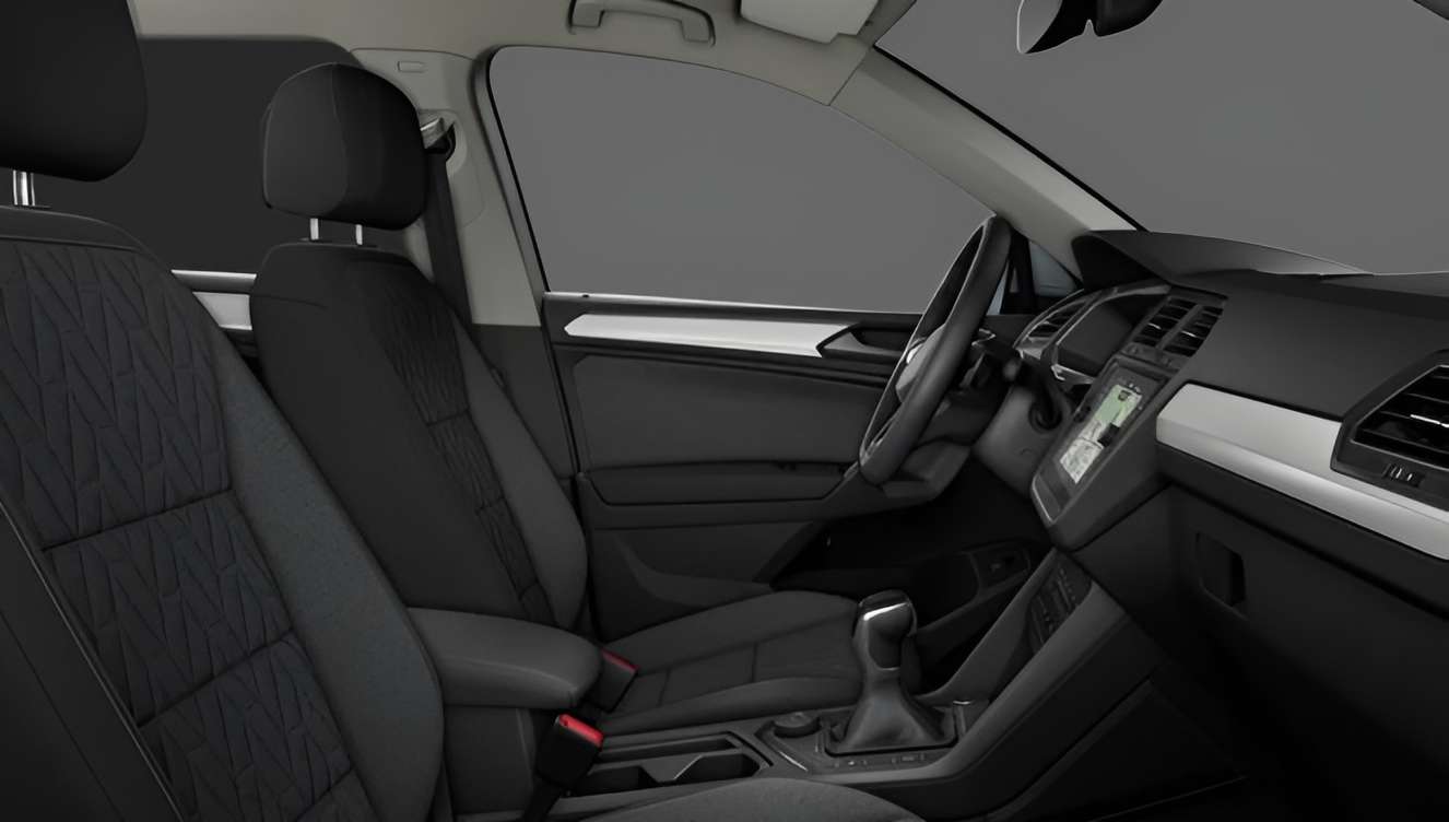 Ansicht der Frontsitze eines Volkswagen Tiguan Allspace